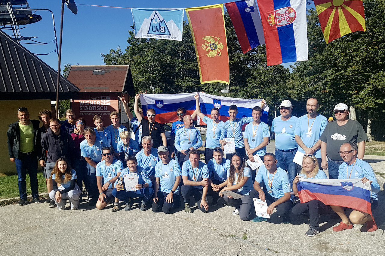 Slovenski tekmovalci so osvojili ekipni pokal za skupno drugo mesto na balkanskem prvenstvu 2021 v planinski orientaciji (foto arhiv Gvida Španringa)
