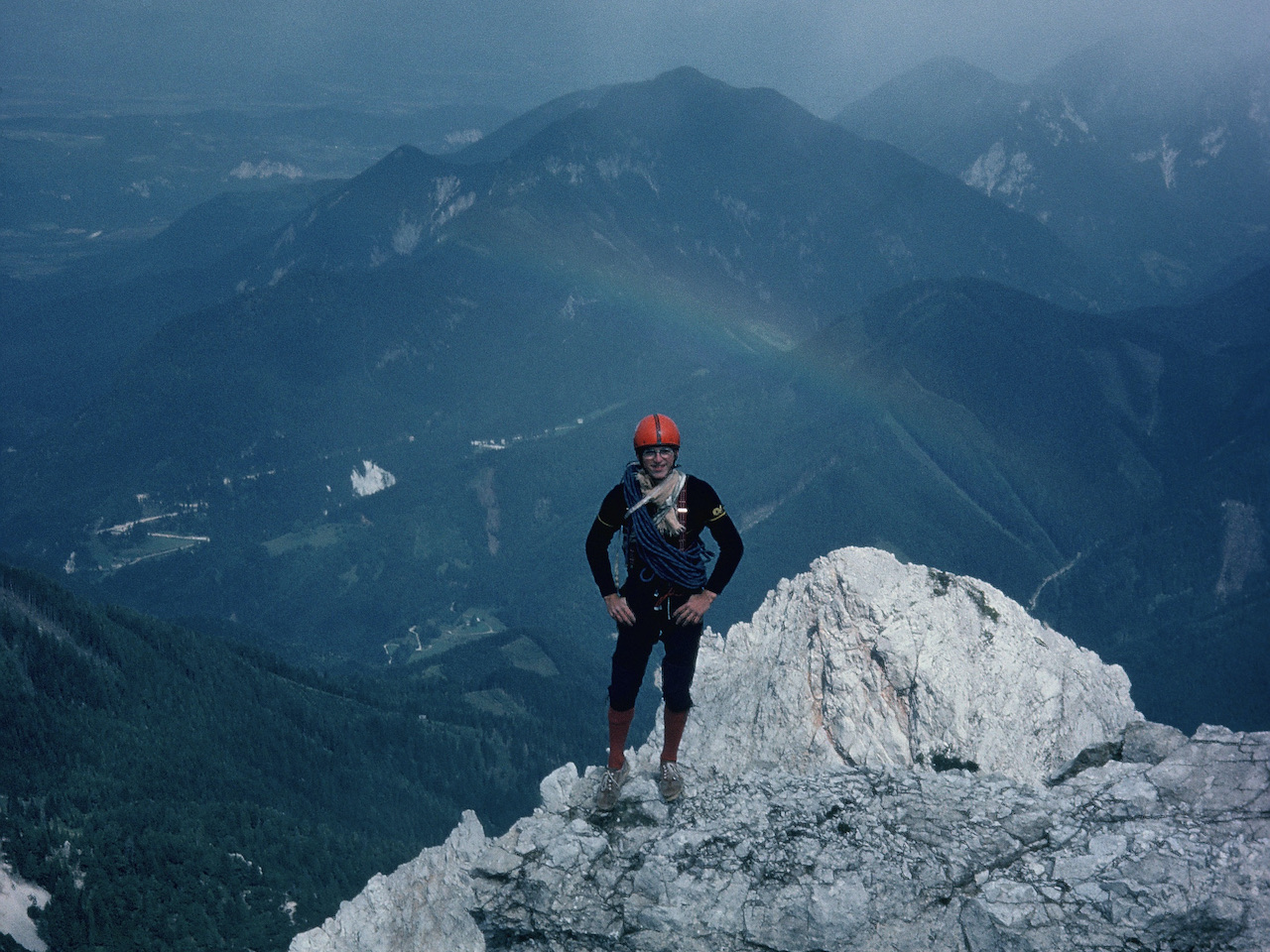 Iztok Tomazin na robu stene po prvenstvenem vzponu v Vrtači (foto Tomaž Koželj)