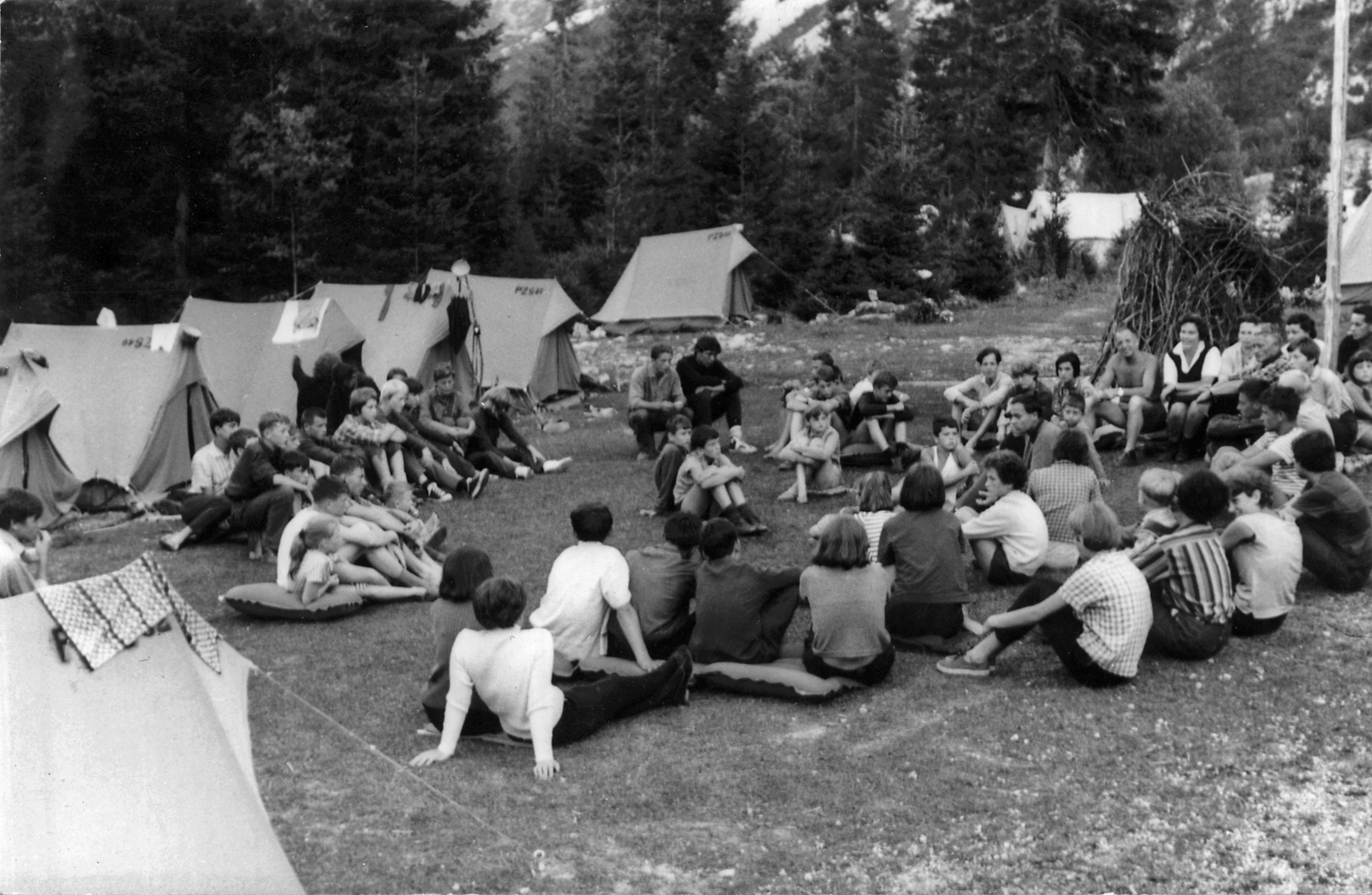 planinski_tabor_pd_vrhnika_Krnica_1966_foto_Helena_Rozmanec planinski_tabor_pd_vrhnika_Krnica_1966_foto_Helena_Rozmanec