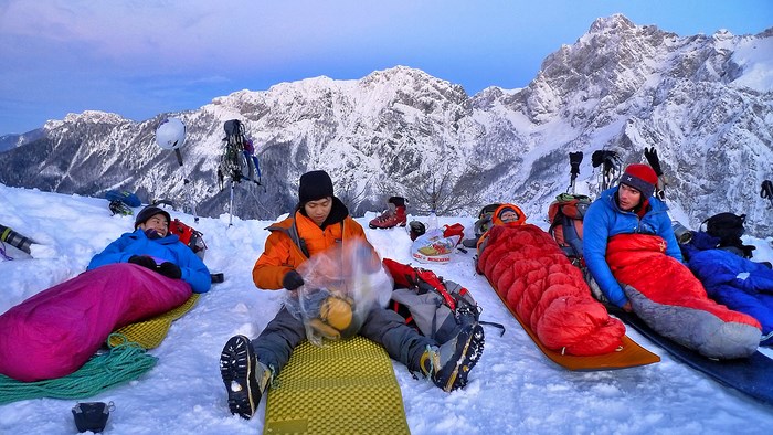 SMAR z japonskimi prijatelji na bivaku, foto Luka Lindič