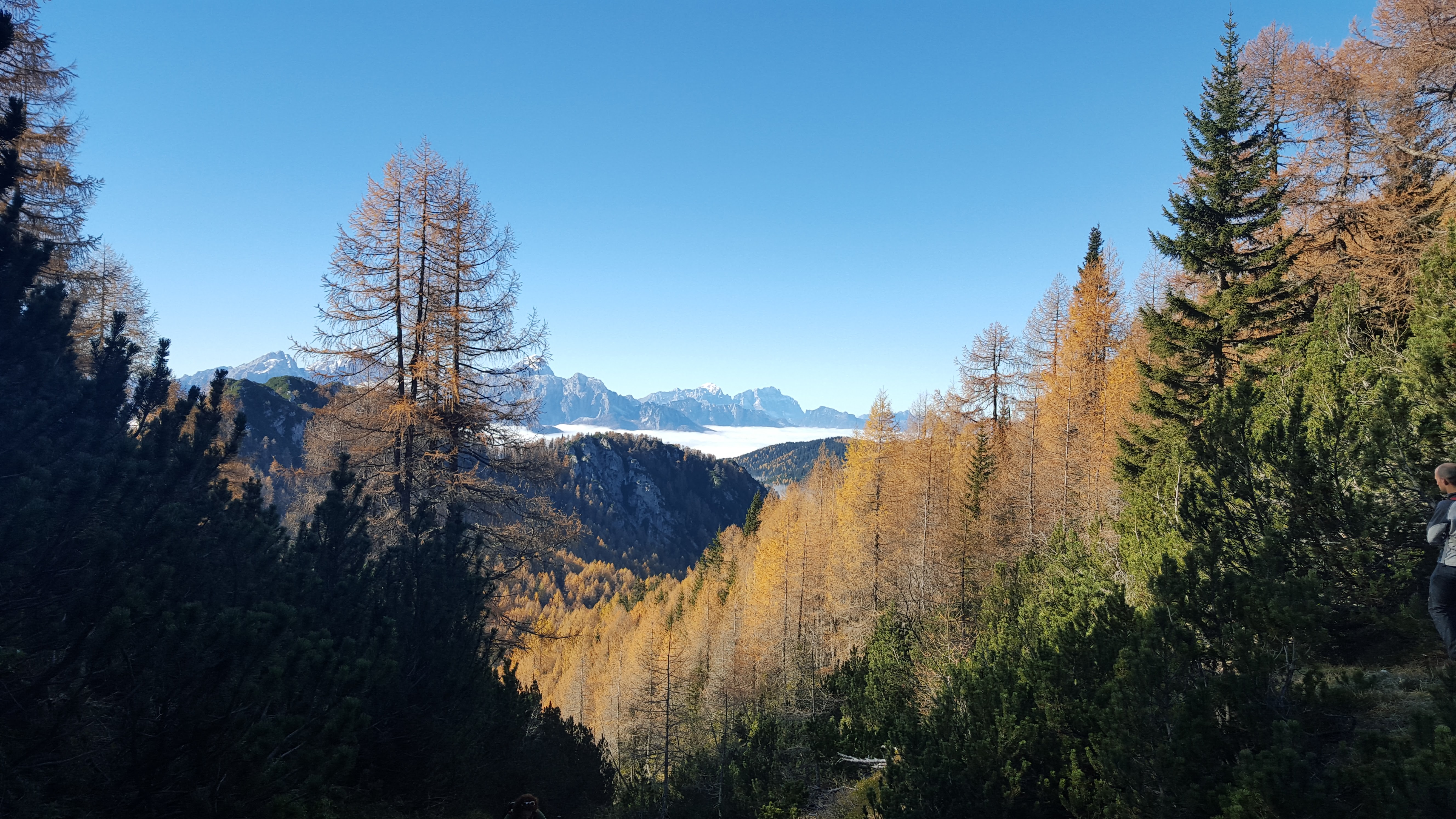 jesenski_pogled_na_dolino_foto_matja___erkezi