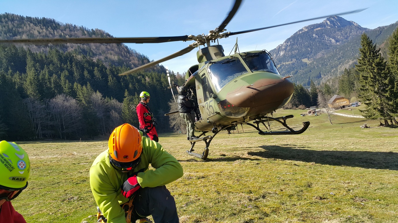 helikoptersko_resevanje_foto_matjaz_serkezi