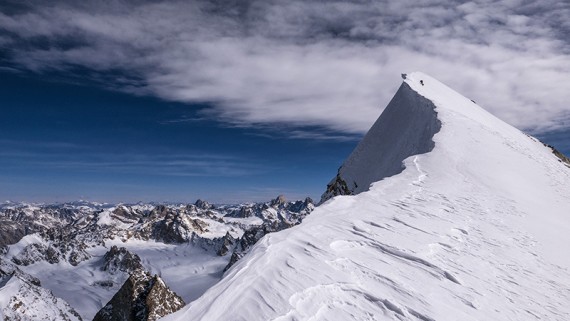 V ugodnih razmerah vrh Chomochior (6278 m) dosegli okrog enajste ure dopoldne.