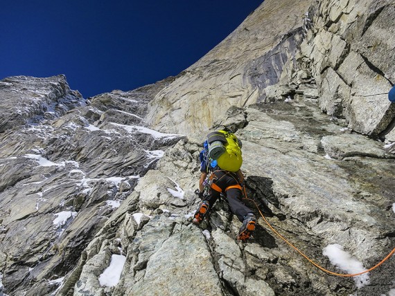 Plezanje v vzhodni steni Cerro Kishtwarja