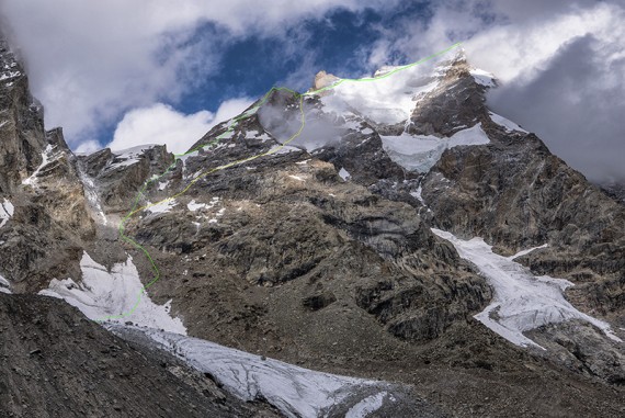 Nova smer in drugi pristop na vrh Chomochior (6278 m) po južnem grebenu