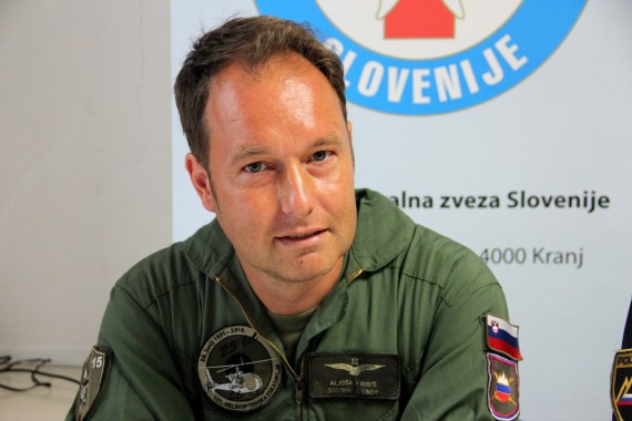 Aljoša Kirbiš iz Slovenske vojske, pilot helikopterja bell 412