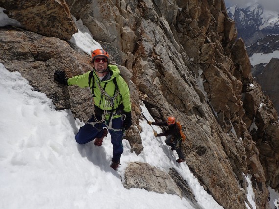 Matjaž Dušič in Tomaž Žerovnik se vzpenjata po južnih pobočjih Remalaye (6278 m)