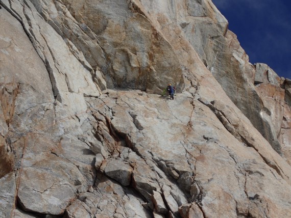 Matjaž Dušič v zgornjem delu smeri »Treasure of Zanskar« v jugovzhodni steni Chakdor Ri (6193 m).