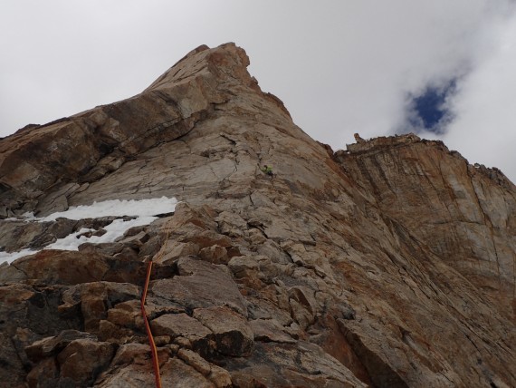 Matjaž Dušič v granitnem prostranstvu v  zgornjem delu smeri »Treasure of Zanskar« v jugovzhodni steni Chakdor Ri (6193 m).