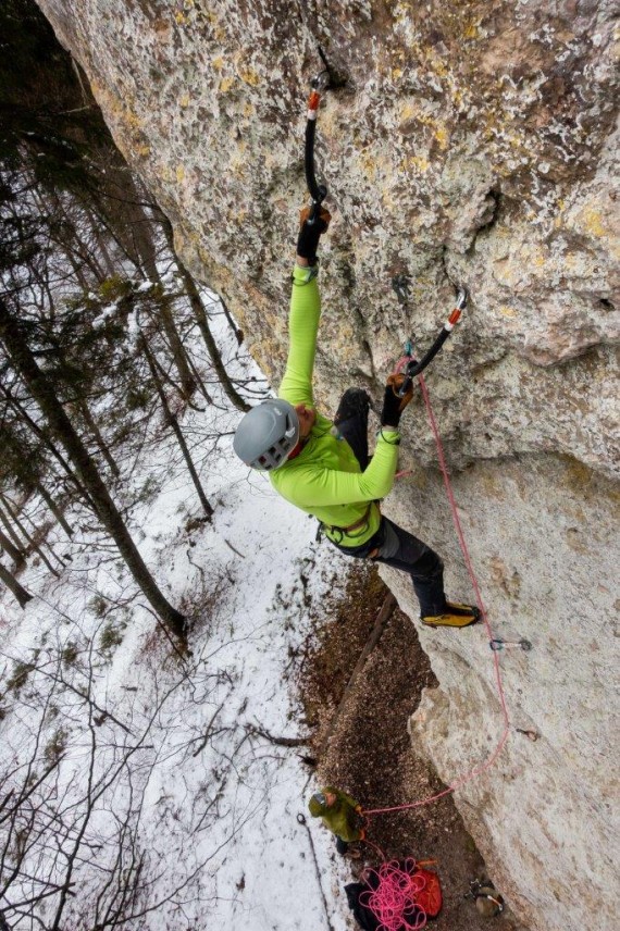 Drytooling nad Belopeškimi jezeri.