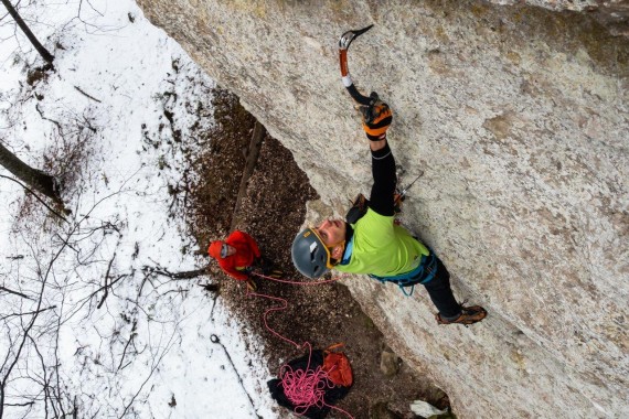 Drytooling nad Belopeškimi jezeri.